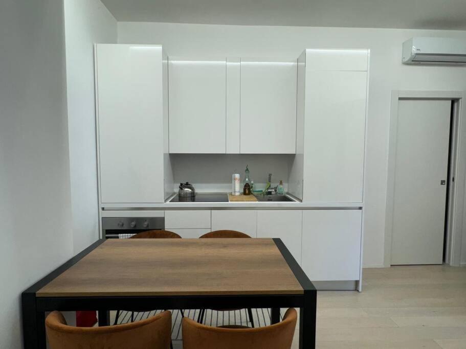 Modern Apartment - Walking Distance To Milan Central Station Exterior photo