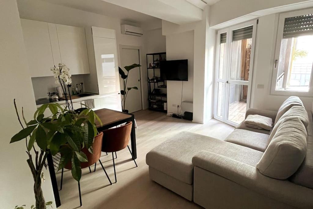 Modern Apartment - Walking Distance To Milan Central Station Exterior photo