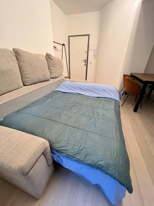 Modern Apartment - Walking Distance To Milan Central Station Exterior photo